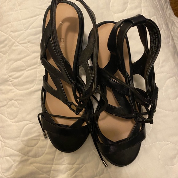 Black heeled lace up sandals - Picture 2 of 4